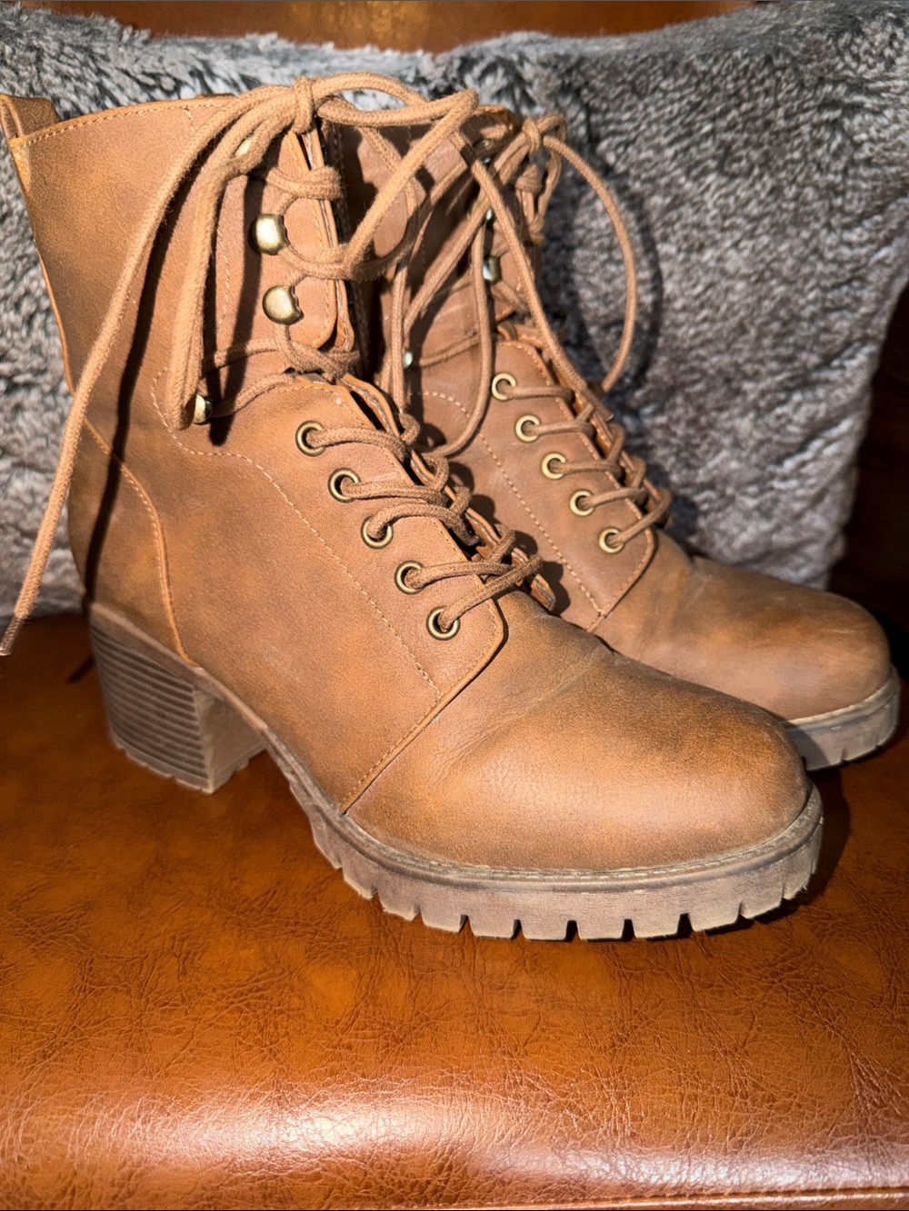 Universal Thread Tan Lace-Up Block Heel Ankle Boots